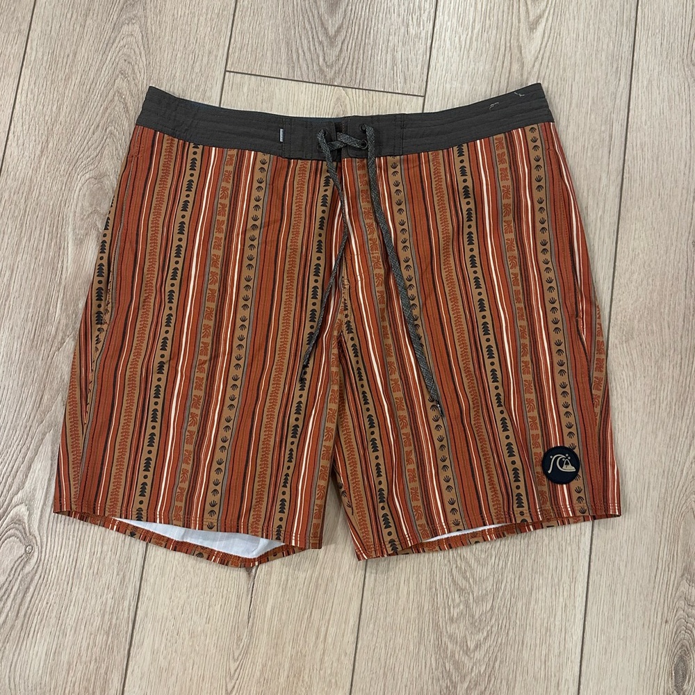 Quiksilver Men’s Stretch Boardshorts size 34.